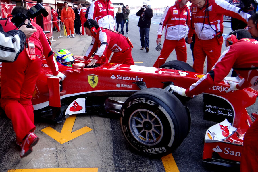 [Imagen: Felipe-Massa-Ferrari-Formel-1-Test-Barce...665172.jpg]