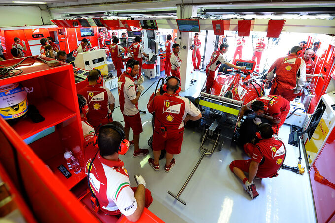 [Imagen: Ferrari-Boxen-Reportage-Formel-1-GP-Unga...802345.jpg]