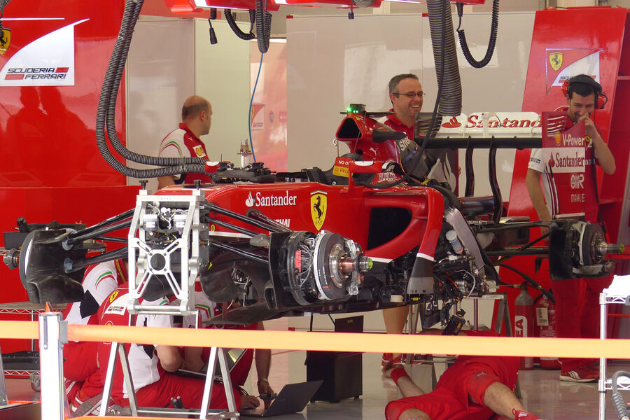 [Imagen: Ferrari-Formel-1-GP-Bahrain-Sakhir-3-Apr...769270.jpg]