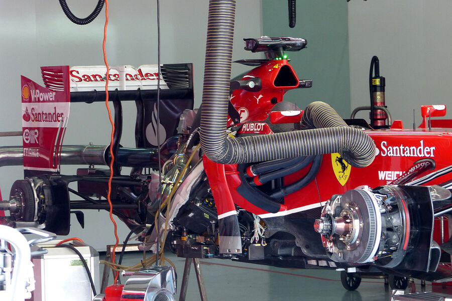 [Imagen: Ferrari-Formel-1-GP-Malaysia-Sepang-27-M...767121.jpg]