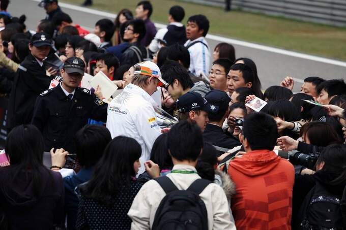 Formel-1-GP-China-12-April-2012-13-fotoshowImage-c0a795b2-586610.jpg