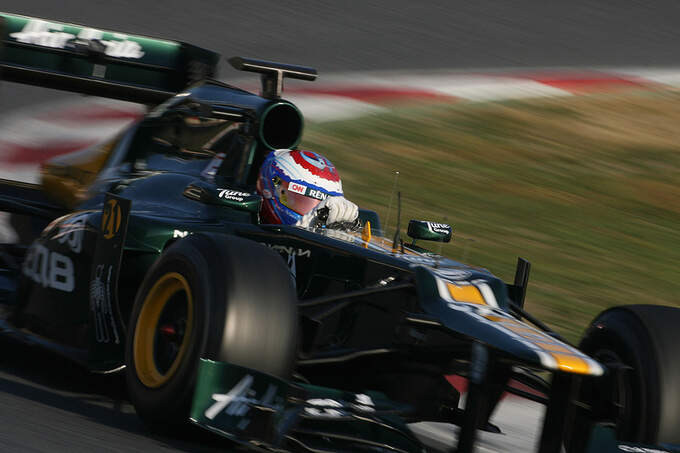 Formel-1-Test-Barcelona-01-03-2012-Vitaly-Petrov-Caterham-fotoshowImage-c8e22a4f-574162.jpg