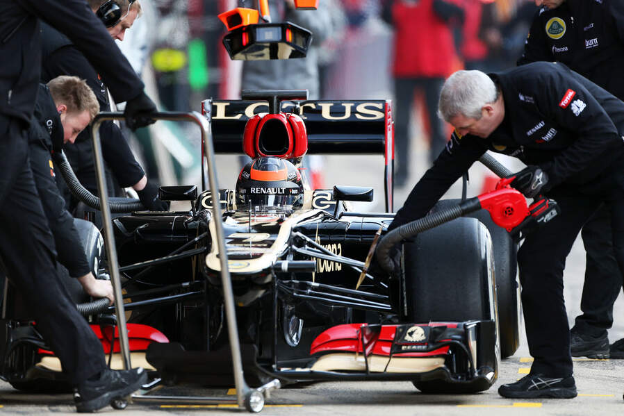 Kimi-Raeikkoenen-Lotus-Formel-1-Test-Barcelona-20-Februar-2013-19-fotoshowImageNew-cde84d0-662622.jpg