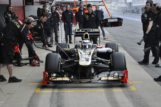 Kimi-Raeikkoenen-Lotus-Formel-1-Test-Barcelona-4-Maerz-2012-fotoshowImage-30e259af-574980.jpg