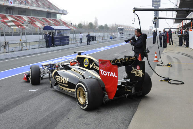 Kimi-Raeikkoenen-Lotus-Formel-1-Test-Barcelona-4-Maerz-2012-fotoshowImage-738f0428-574974.jpg