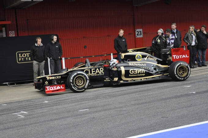 Kimi-Raeikkoenen-Lotus-Formel-1-Test-Barcelona-4-Maerz-2012-fotoshowImage-ce47bf91-574979.jpg