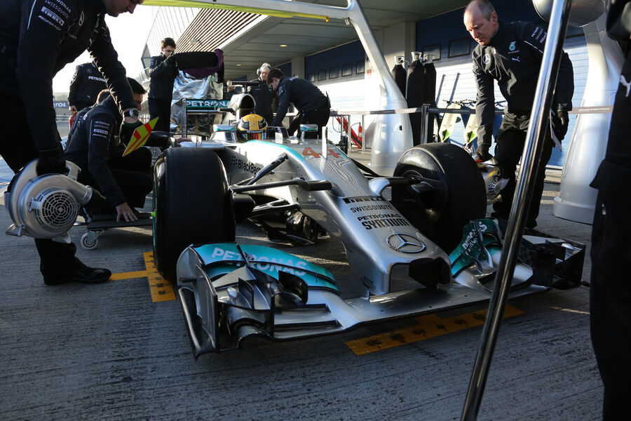 Lewis-Hamilton-Mercedes-Formel-1-Jerez-Test-28-Januar-2014-fotoshowBigImage-71838c7c-751066.jpg