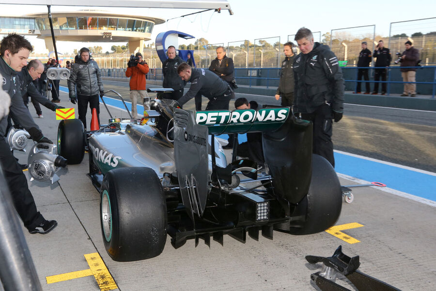Lewis-Hamilton-Mercedes-Formel-1-Jerez-Test-30-Januar-2014-fotoshowBigImage-333b2dd9-751820.jpg