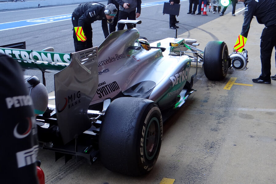 Lewis-Hamilton-Mercedes-Formel-1-Test-Barcelona-20-Februar-2013-19-fotoshowImageNew-3316ceec-662556.jpg