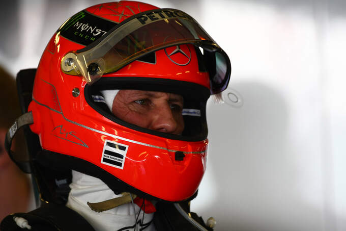 Michael-Schumacher-GP-Abu-Dhabi-Qualifying-12-11-2011-fotoshowImage-73f3f6c-551987.jpg