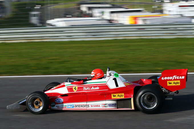 Niki-Lauda-Ferrari-312-T2-GP-Oesterreich-2014-Legenden-fotoshowImage-36e17fdc-789746.jpg