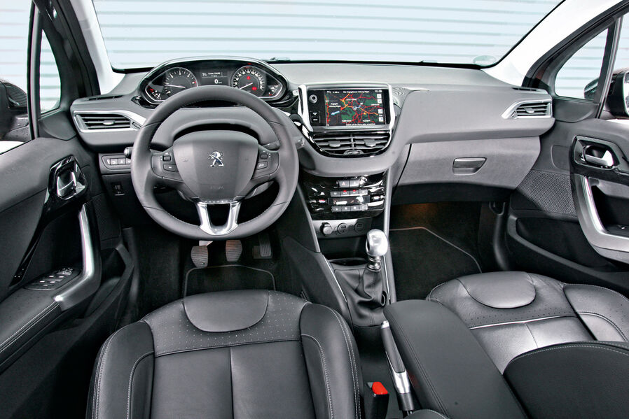 Peugeot-208-e-HDi-115-Allure-Cockpit-19-fotoshowImageNew-74414062-589264.jpg