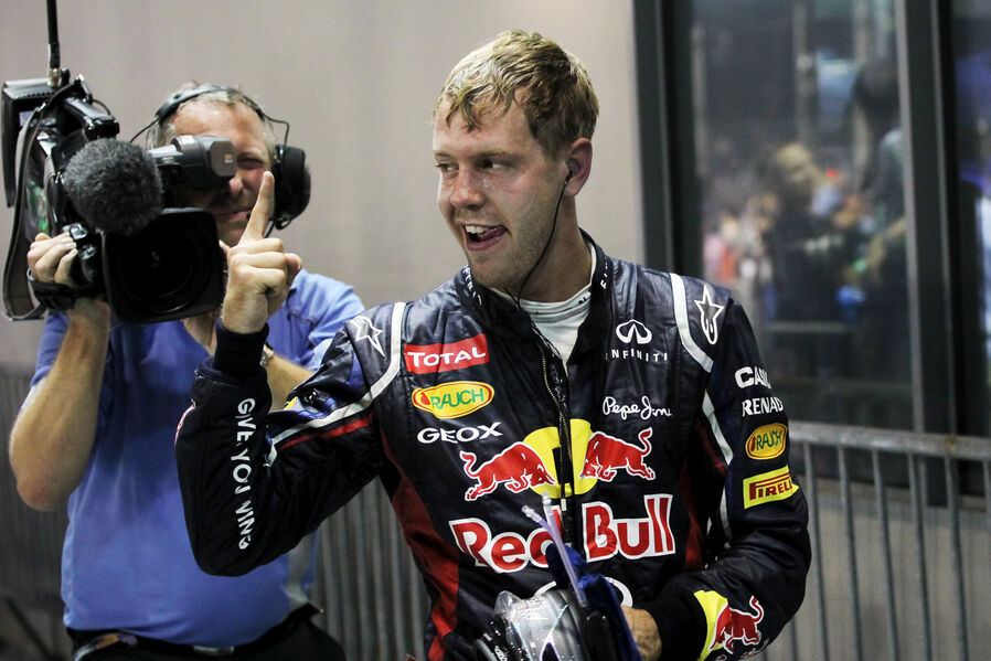 Sebastian-Vettel-GP-Singapur-2012-19-fotoshowImageNew-c8e704e6-630793.jpg