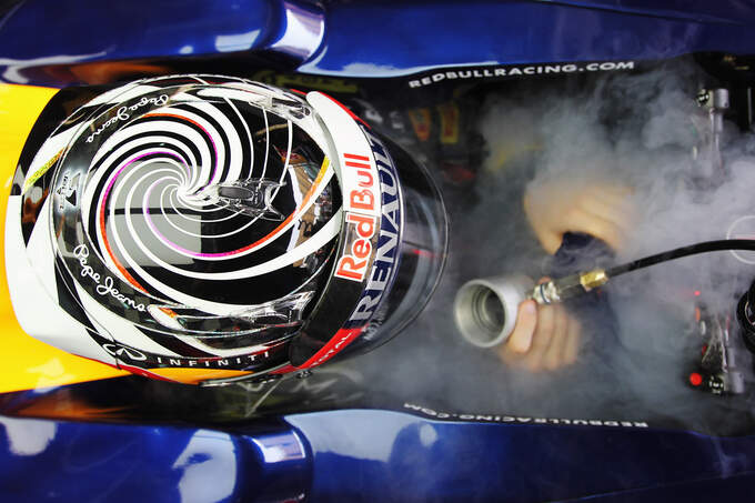 Sebastian-Vettel-Red-Bull-GP-Malaysia-Training-23-Maerz-2012-fotoshowImage-3c3a78cc-581041.jpg